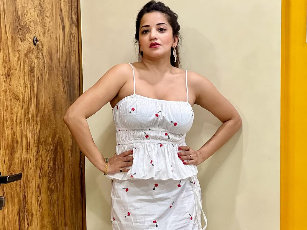 Monalisa's Work Front - Photo Gallery