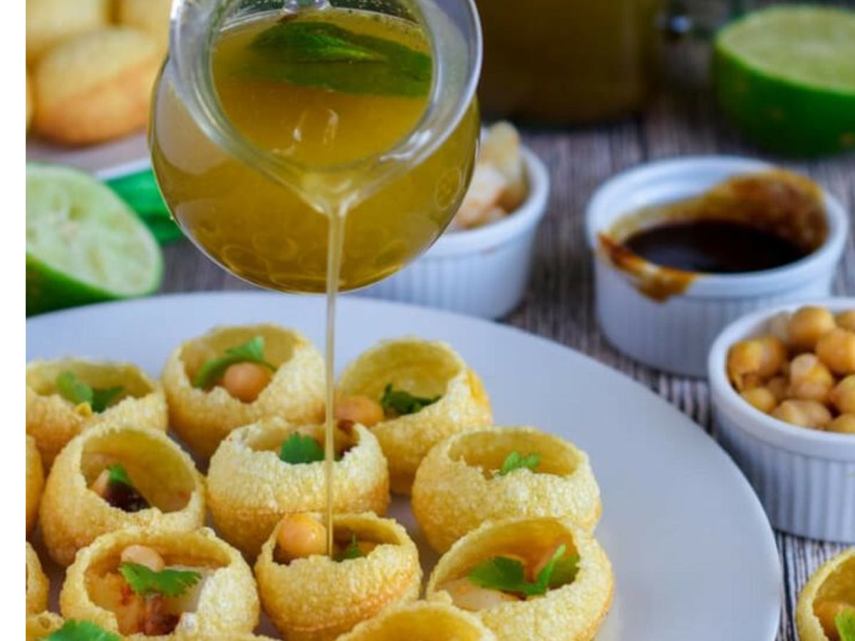 Durga Puja 2025:दुर्गा पूजा के मौके पर बंगाल से बिहार तक जरूर ट्राय करें ये फूड्स - Photo Gallery