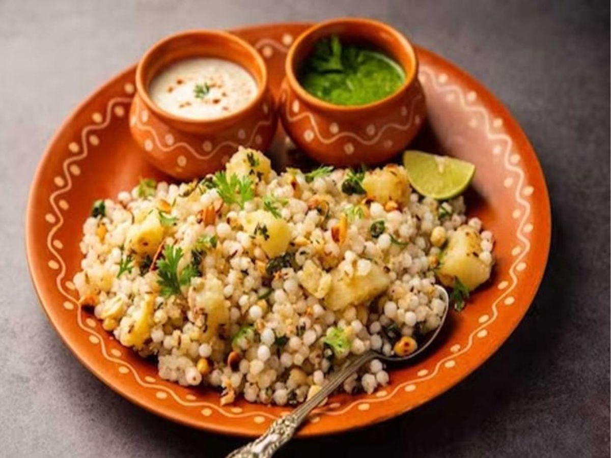 Navratri 2025: फास्टिंग डाइट को हेल्दी और मजेदार बनाने के लिए ट्राई करें नवरात्रि की ये 8 बेहतरीन डिशेज - Photo Gallery