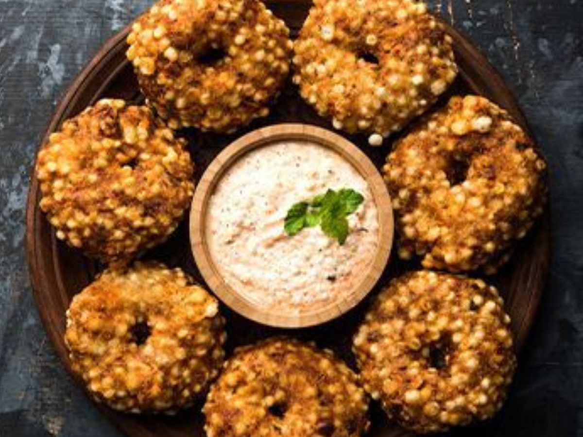 Navratri 2025: फास्टिंग डाइट को हेल्दी और मजेदार बनाने के लिए ट्राई करें नवरात्रि की ये 8 बेहतरीन डिशेज - Photo Gallery