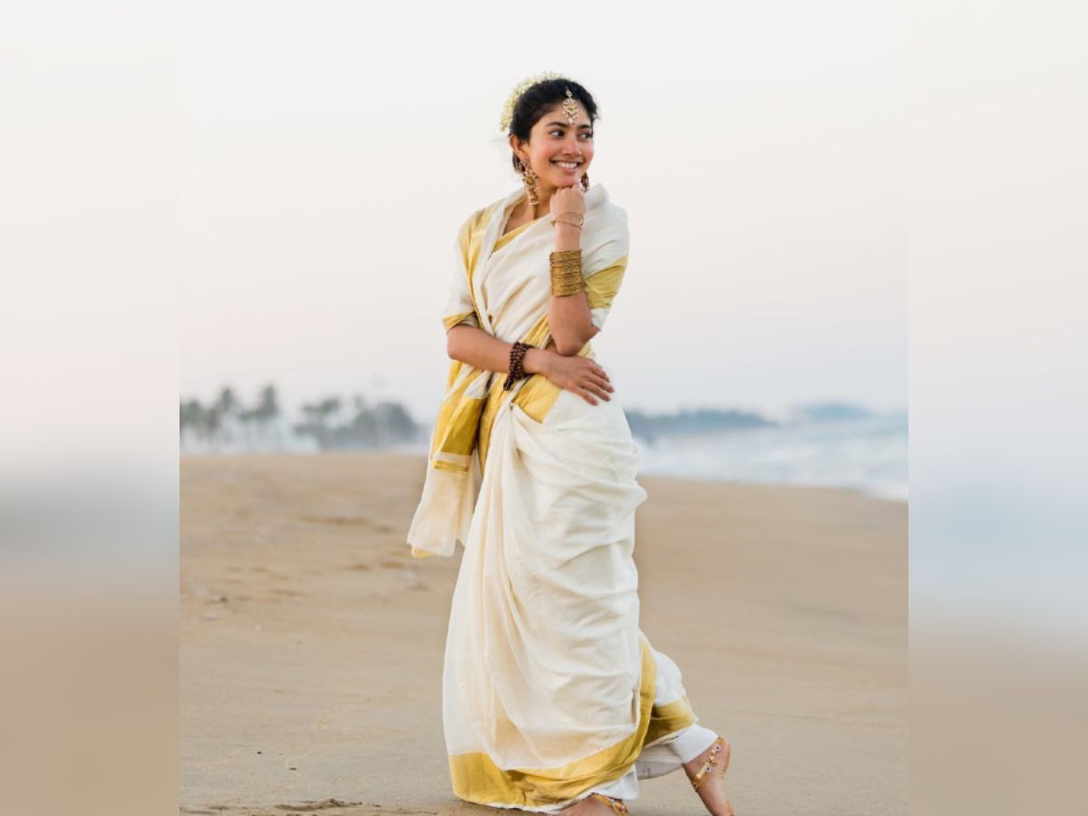 Sai Pallavi Traditional Photos : ना मेकअप, ना महंगी साड़ी – फिर भी साई पल्लवी ने लूटी महफिल, सिंपल लुक में भी दिखती हैं बवाल