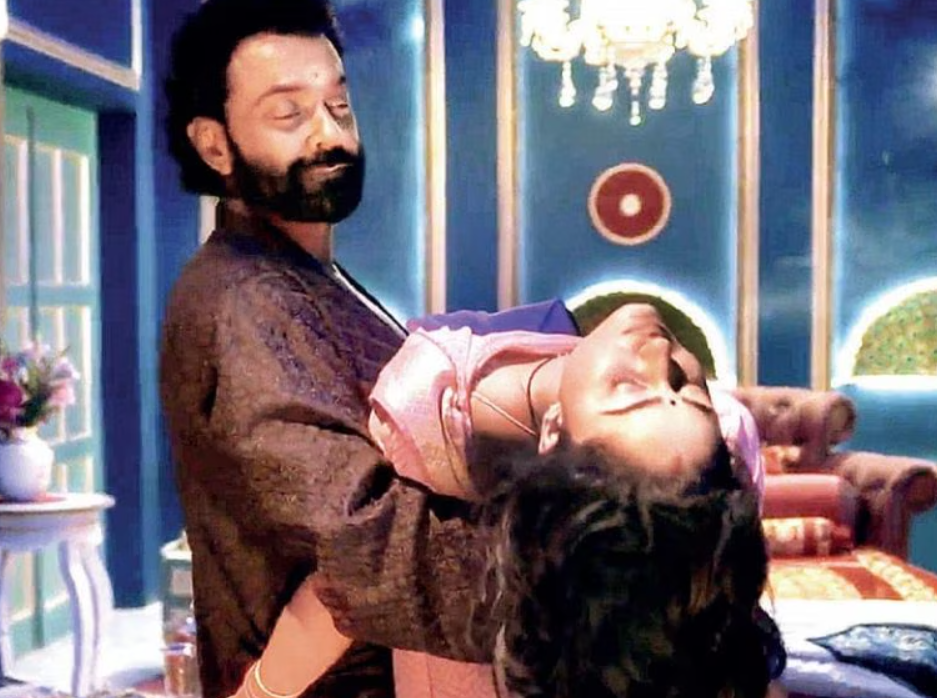 Aashram में Bobby Deol के साथ इंटीमेट हुई थी ये एक्ट्रेस, बताया कैसे शूट हुए थे बोल्ड सीन्स