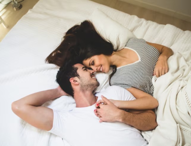 बेडरूम में जल्दी ही जाते हैं थक, तो दूध में मिलाकर लीजिए यह चीज…मिलेगी घोड़े जैसी फुर्ती!