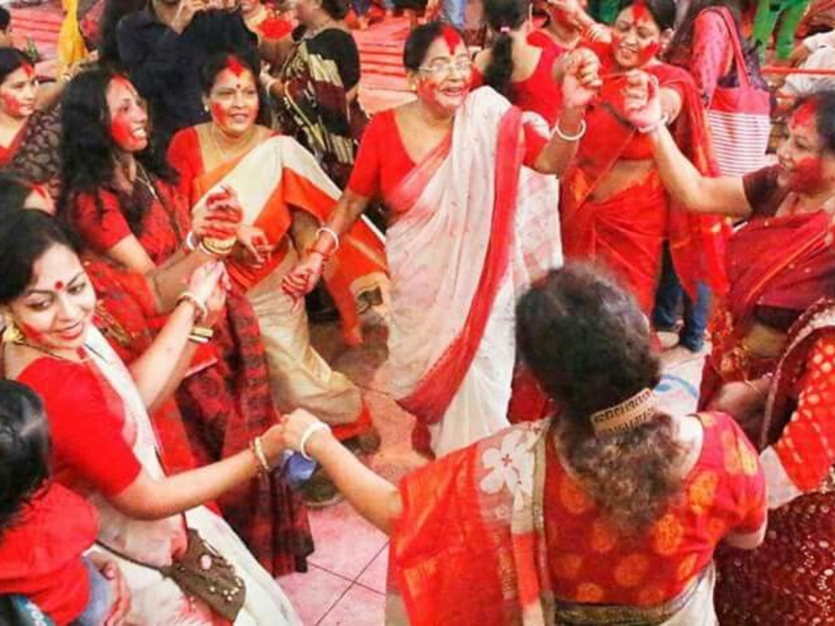 SINDUR KHELA KI PARAMPARA - Photo Gallery