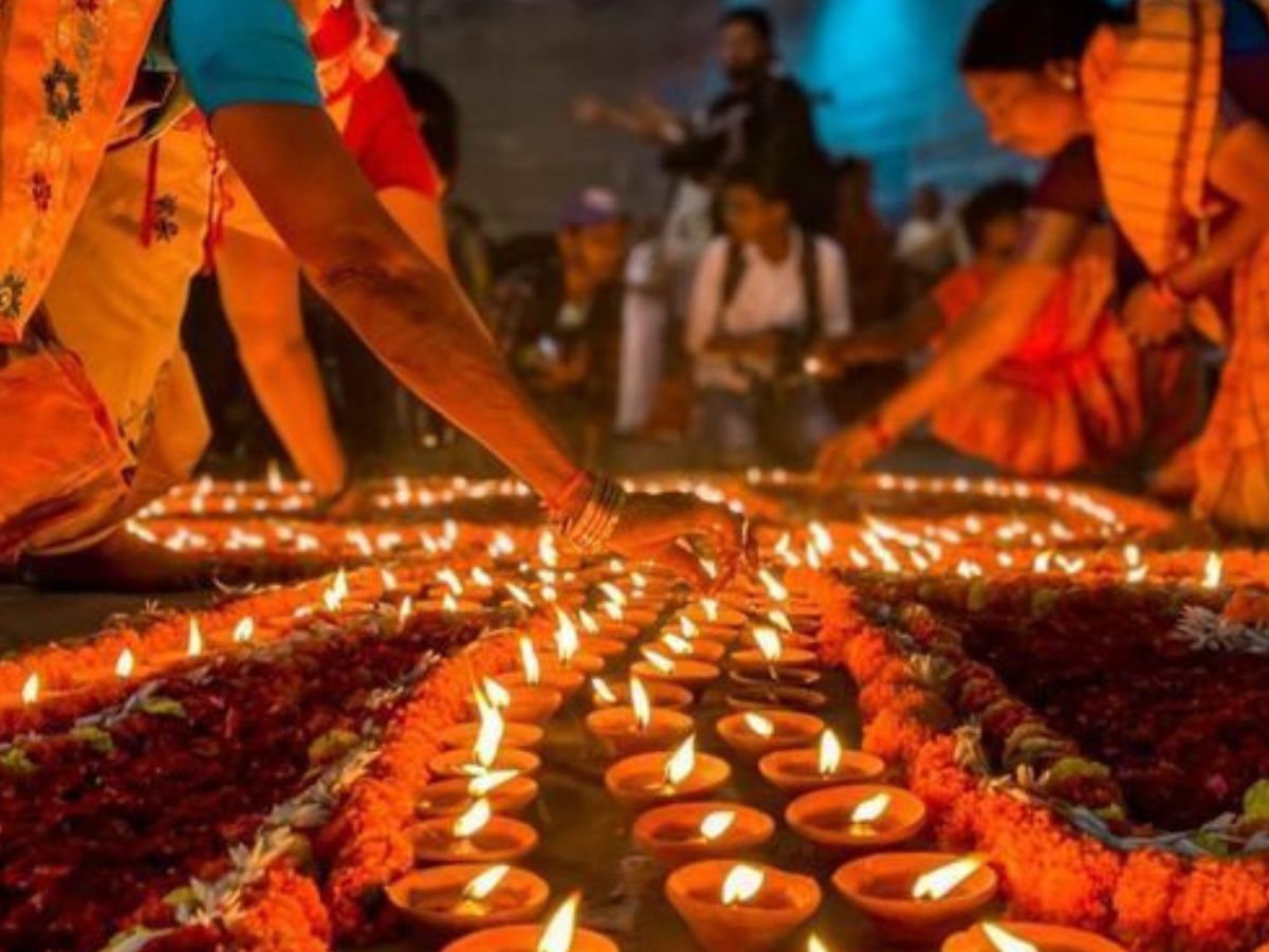 Navratri 2025:देवी को प्रसन्न करने के लिए 9 दिन का दान क्यों है खास - Photo Gallery