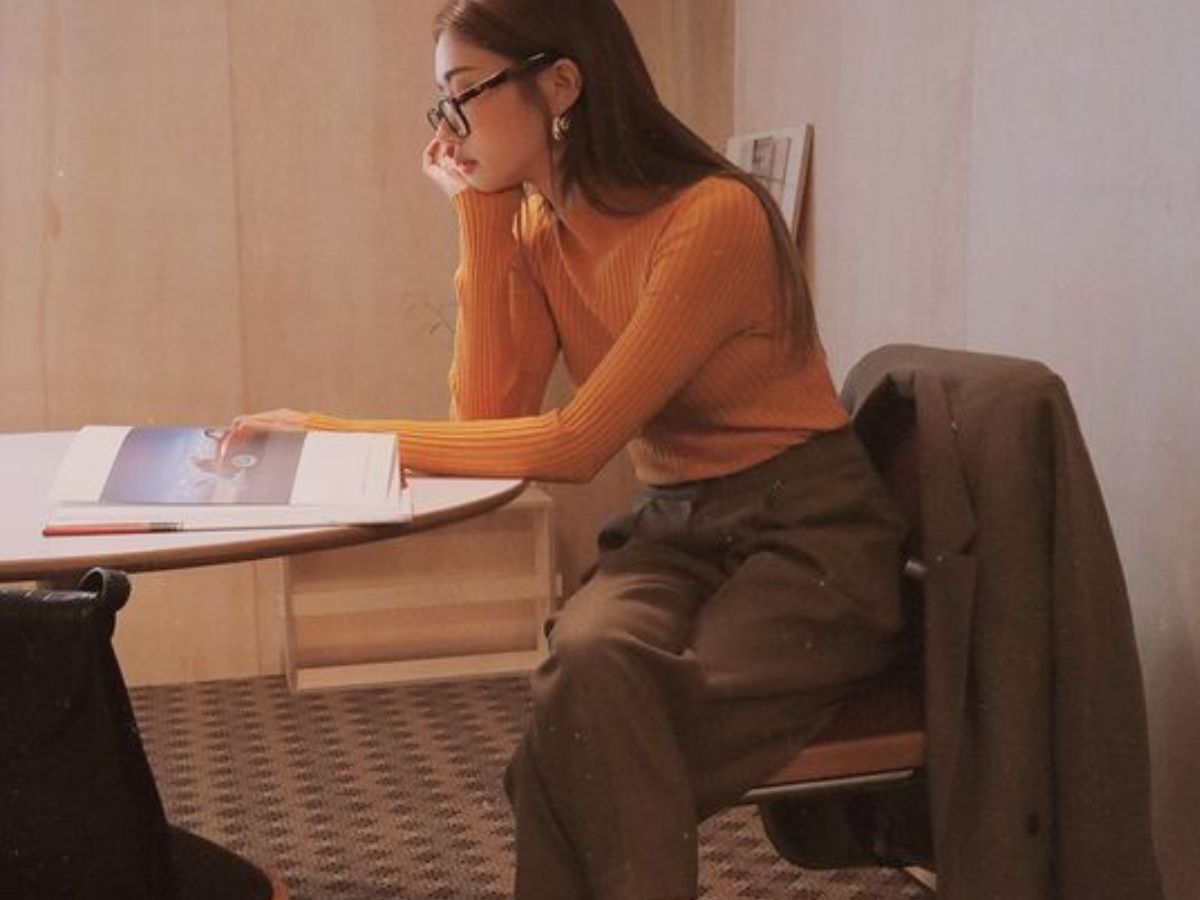 ऑफिस में बैठकर भी रहिए फिट और एनर्जेटिक-अपनाएं ये डेस्क-फ्रेंडली एक्सरसाइज - Photo Gallery