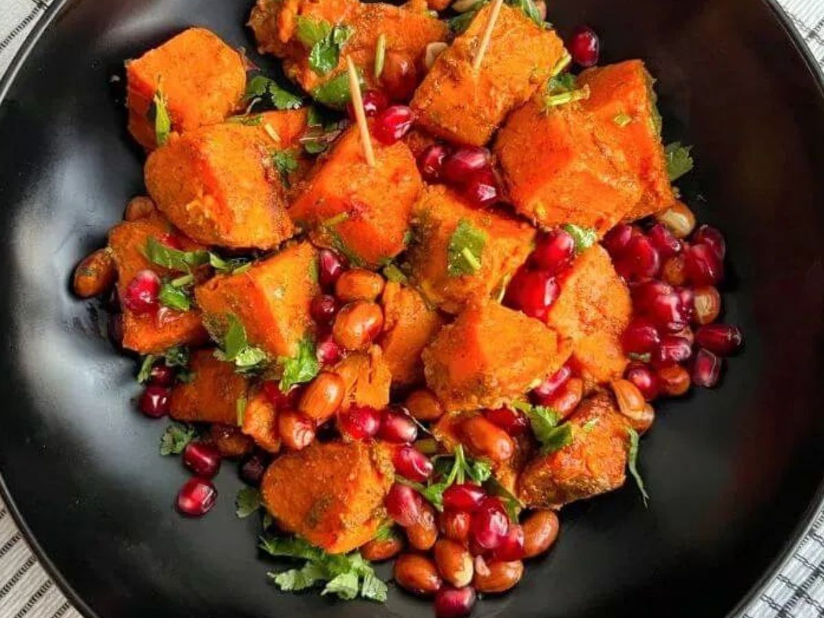 Navratri 2025: फास्टिंग डाइट को हेल्दी और मजेदार बनाने के लिए ट्राई करें नवरात्रि की ये 8 बेहतरीन डिशेज - Photo Gallery