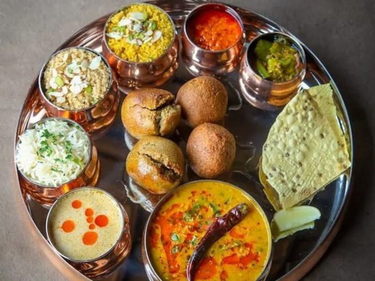 Durga Puja 2025:दुर्गा पूजा के मौके पर बंगाल से बिहार तक जरूर ट्राय करें ये फूड्स - Photo Gallery