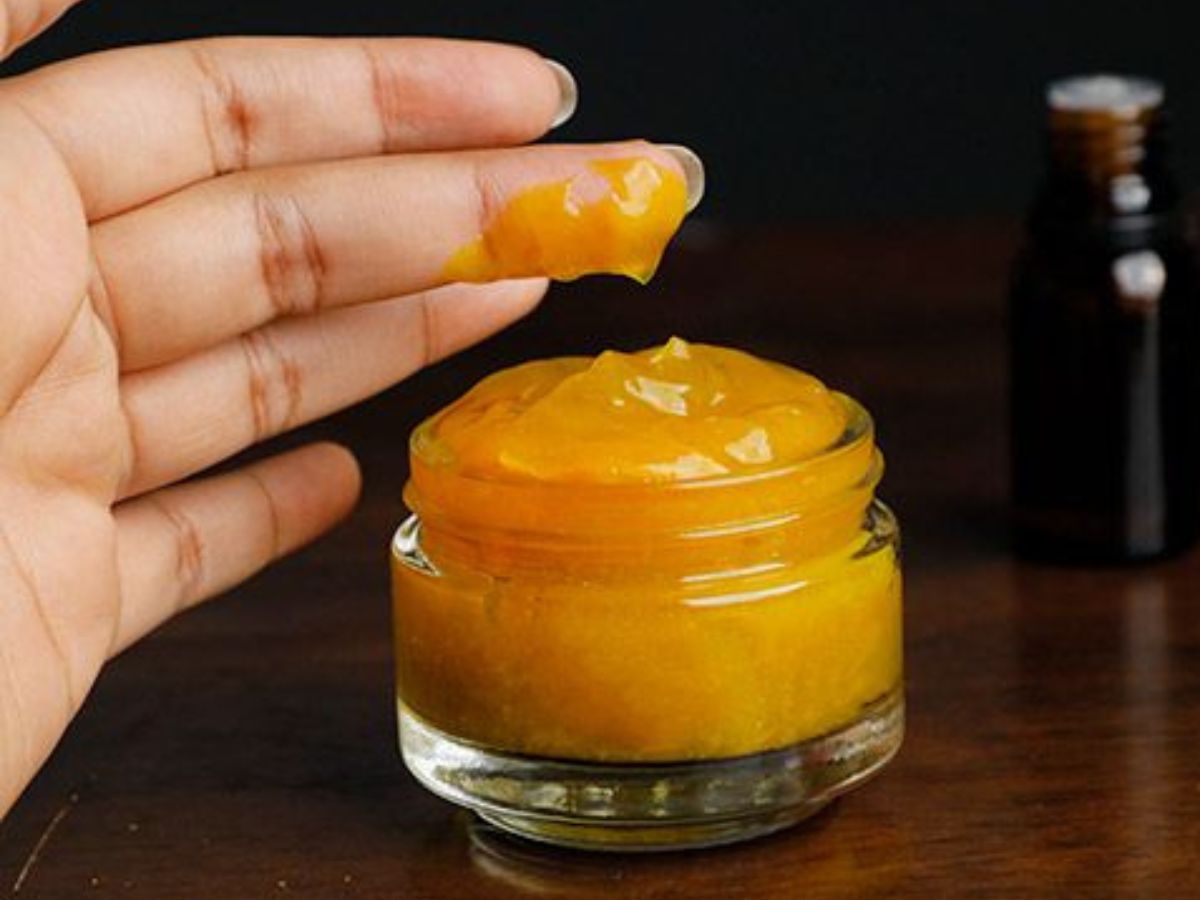 Durga Puja 2025: क्या आप चाहती हैं पूजा की रात इंस्टेंट ग्लो? लगाइए ये आसान फेस मास्क - Photo Gallery