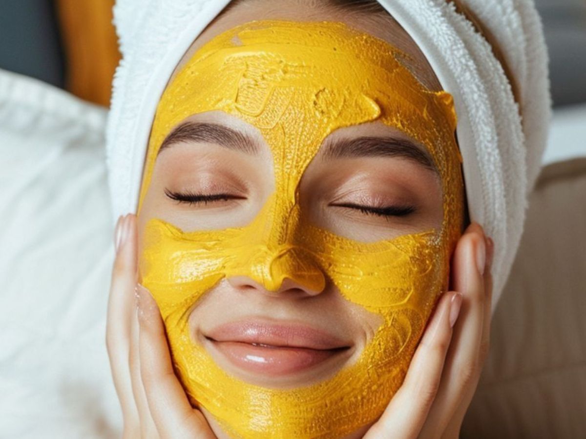 10 मिनट में DIY ग्लो: घर पर ही इन 7 चीजों का इस्तेमाल करें, बल्ब की तरह चमक जायेगा चेहरा ! - Photo Gallery