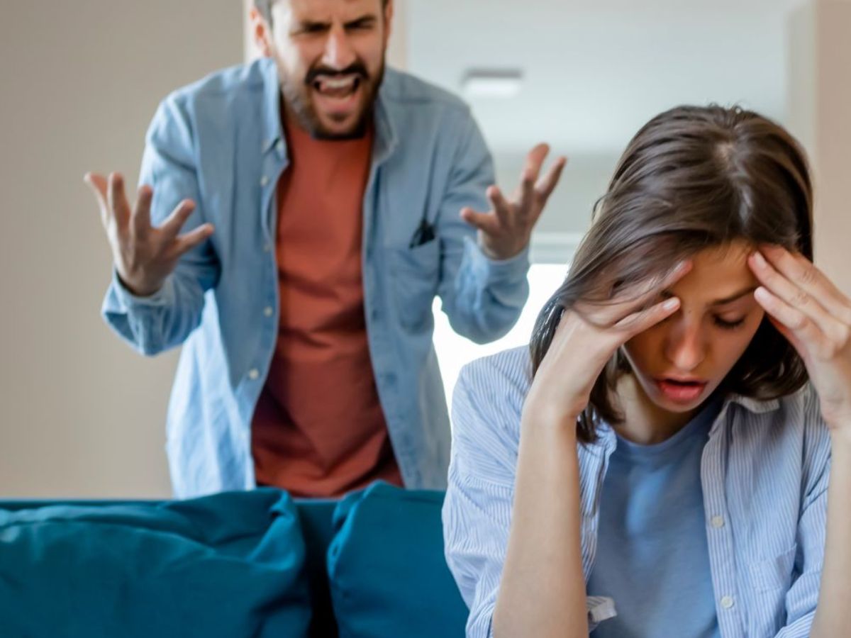 बचपन में बच्चों को सहमा देती हैं पैरेंट्स की ये 5 आदतें, पूरे जीवन भर रहता है असर - Photo Gallery