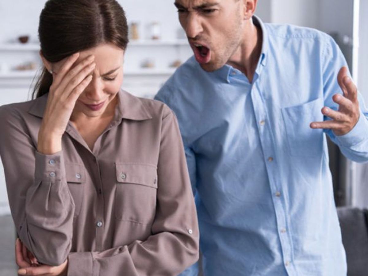 बचपन में बच्चों को सहमा देती हैं पैरेंट्स की ये 5 आदतें, पूरे जीवन भर रहता है असर - Photo Gallery