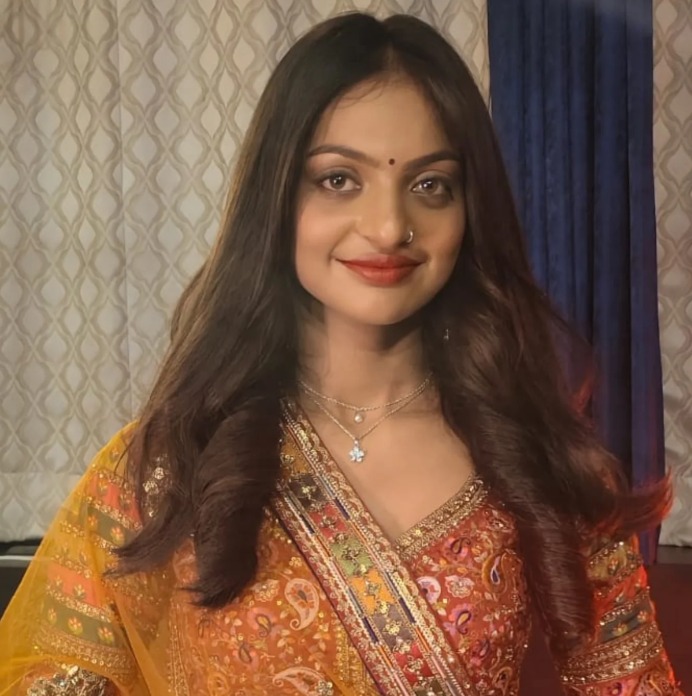 महाकुंभ वाली मोनालिसा का ये डांस देख आंखों पर नहीं होगा यकीन, सच्चाई जान लगेगा जोर का झटका