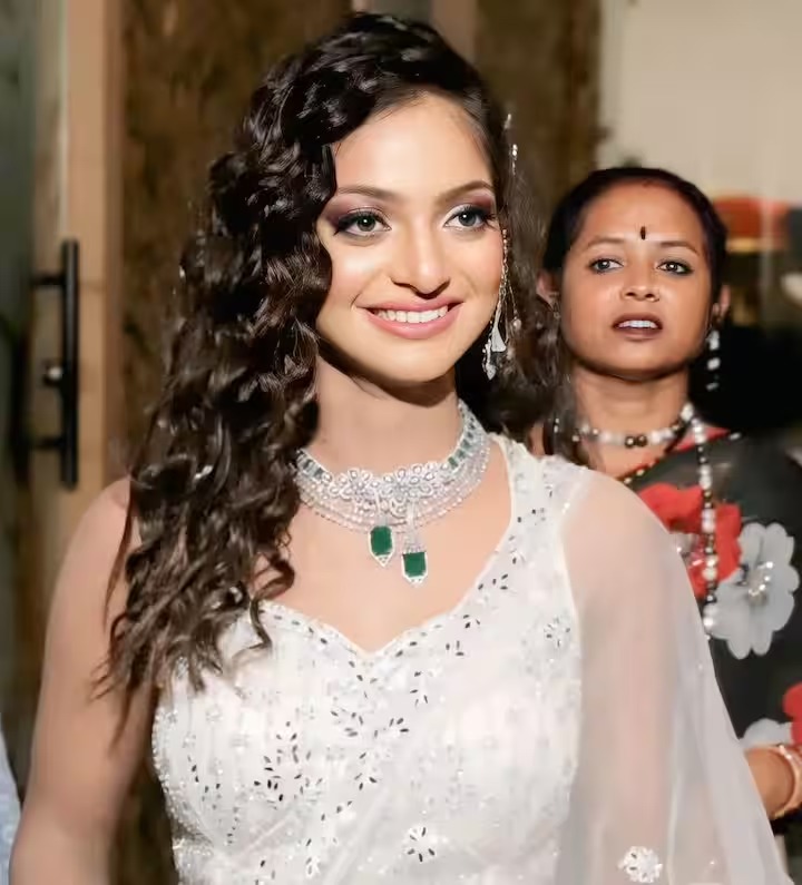 मोनालिसा के हुए वारे-न्यारे! हीरोइन की तरह स्टेज पर ली एंट्री, इतनी खूबसूरत फोटोज देख आंखें मलते रह जाएंगे आप