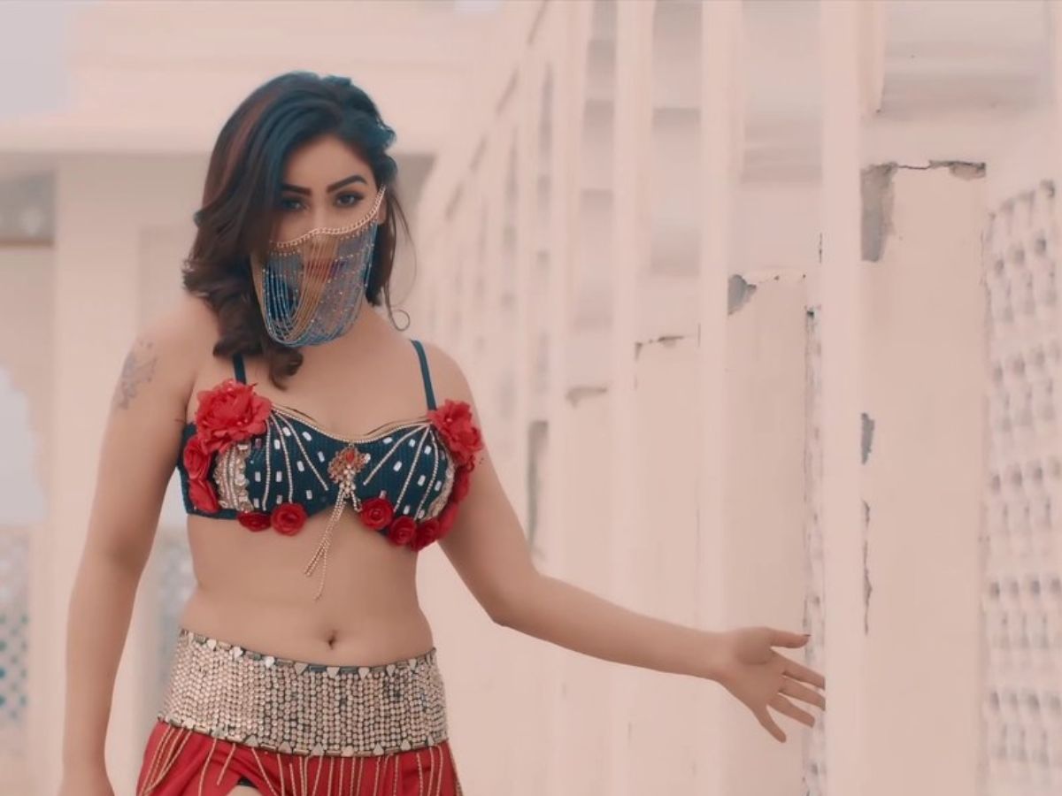 ये हसीना ऐसे गाने बनाती हैं, जिन्हें आप किसी और के सामने चाहकर भी नहीं सुन पाएंगे - Photo Gallery