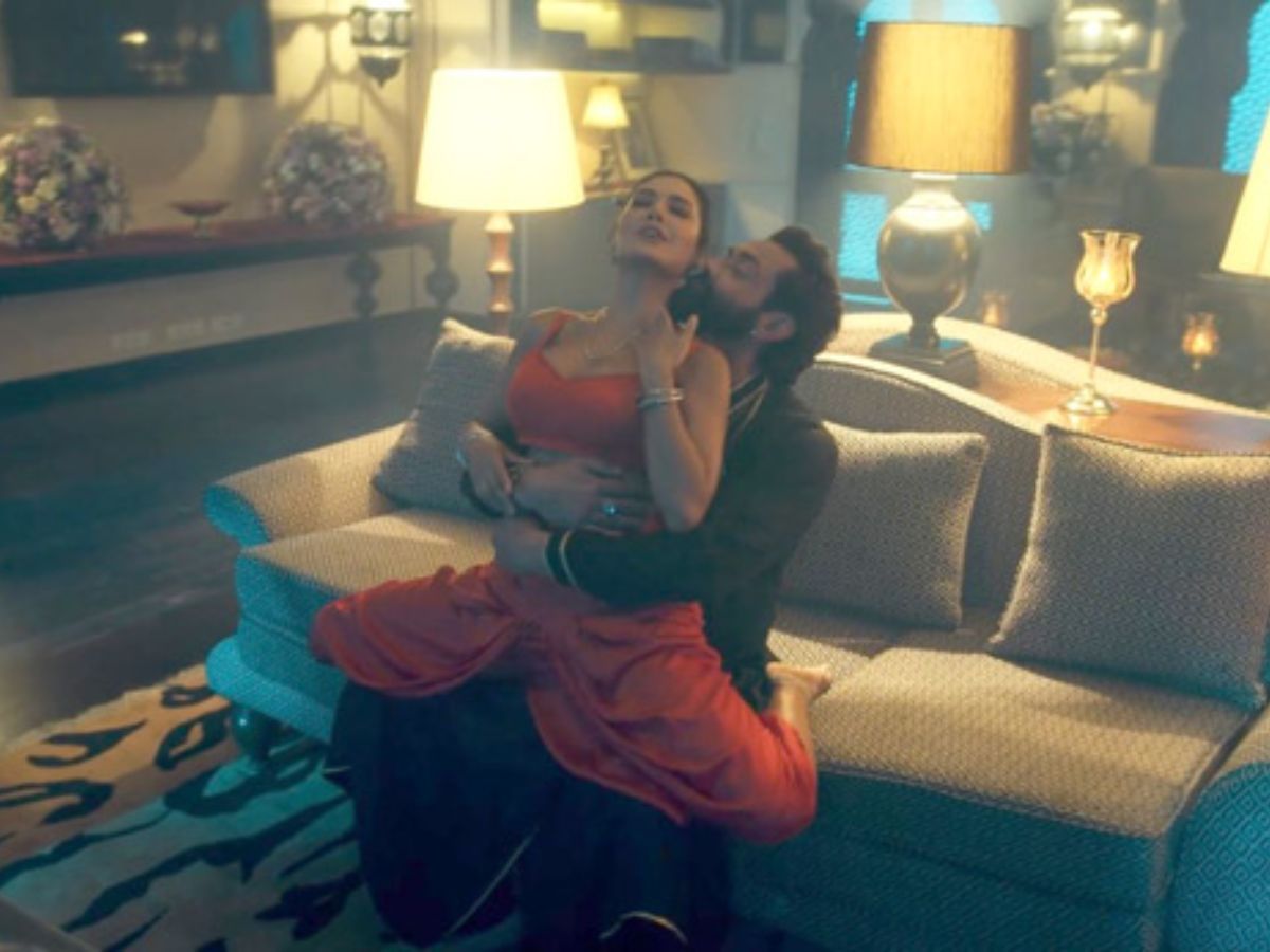 इंटीमेसी में हद पार कर गईं ये हसीनाएं, न्यूड से लेकर लेस्बियन लवमेकिंग सीन तक में नहीं आई शर्म! - Photo Gallery