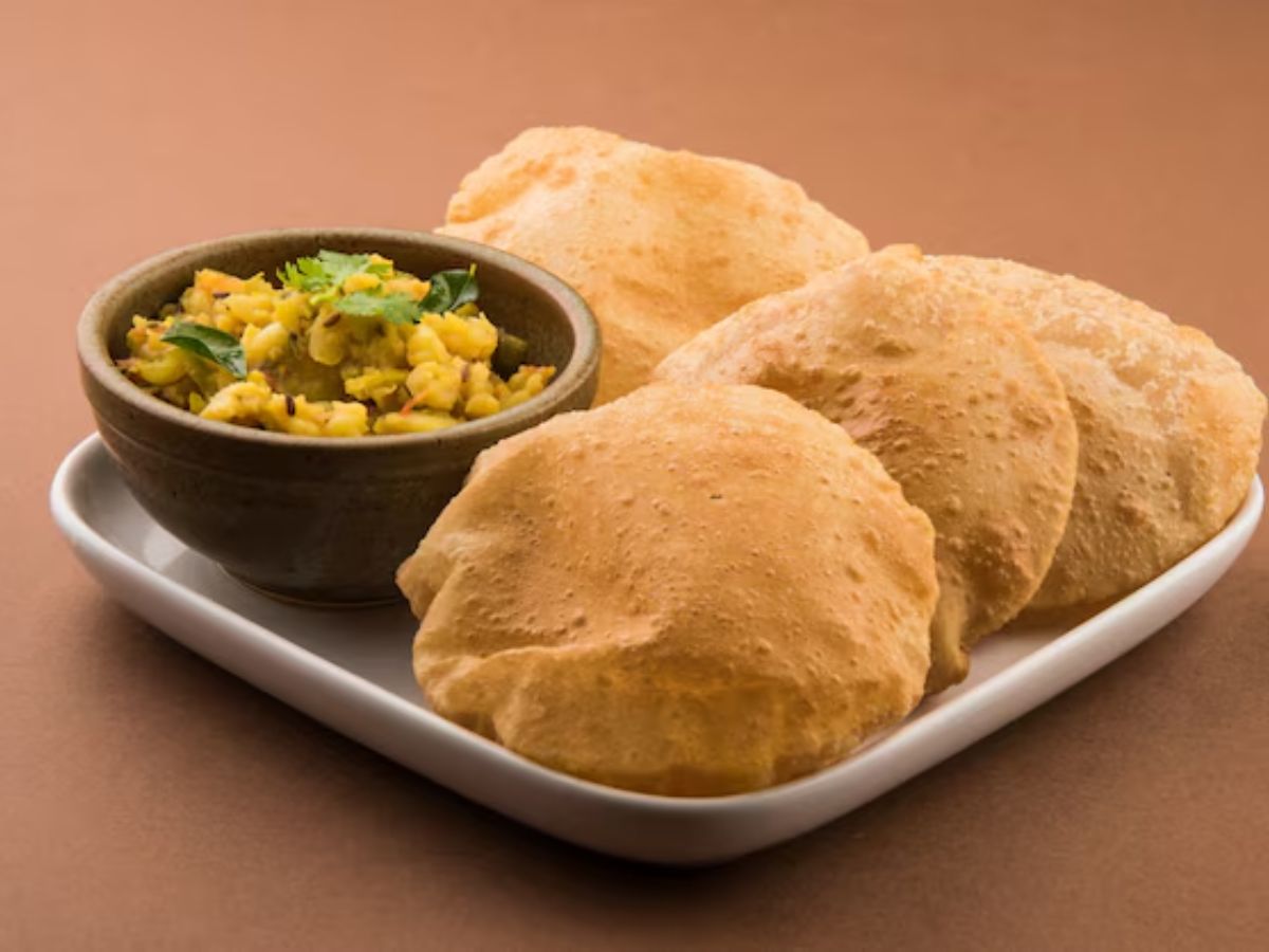 Karwa Chauth 2025: पूरा दिन व्रत करने के बाद भूलकर भी न खाएं ये चीजें, सेहत हो जाएगी खराब! - Photo Gallery