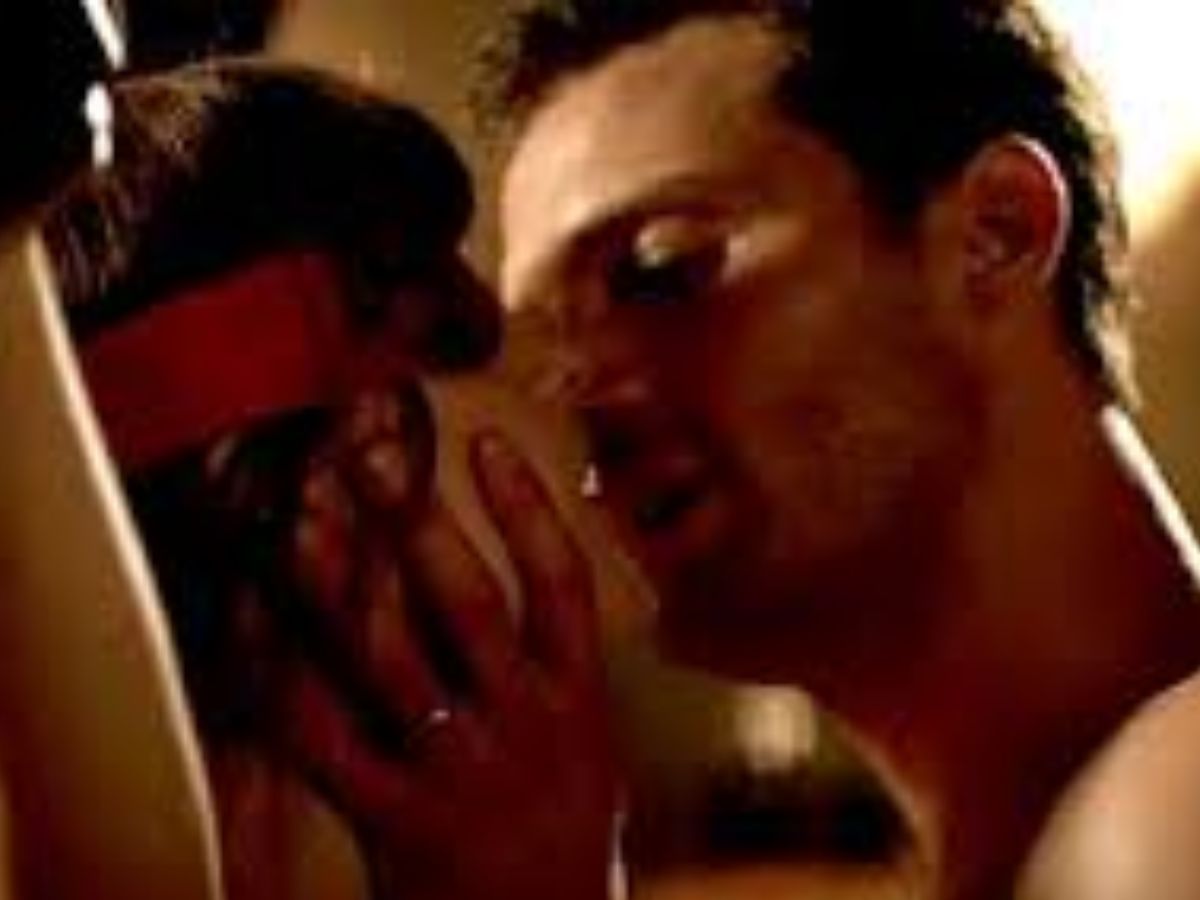 Netflix पर होगा आज धमाका! 1 अक्टूबर को होगी ये 18+ बोल्ड और हॉरो फिल्में रिलीज़ जिन्हें भूलकर भी परिवार वालो के साथ ना देखे - Photo Gallery