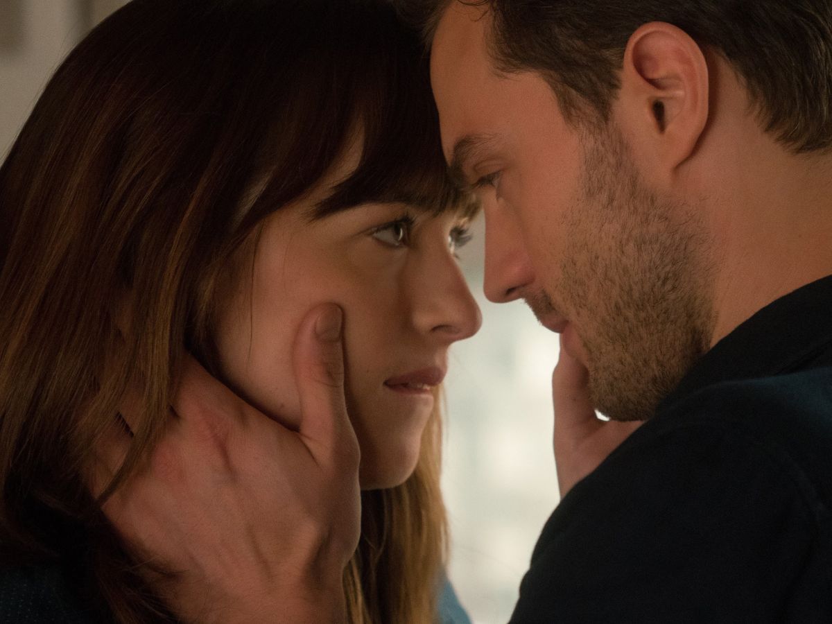 Netflix पर होगा आज धमाका! 1 अक्टूबर को होगी ये 18+ बोल्ड और हॉरो फिल्में रिलीज़ जिन्हें भूलकर भी परिवार वालो के साथ ना देखे - Photo Gallery