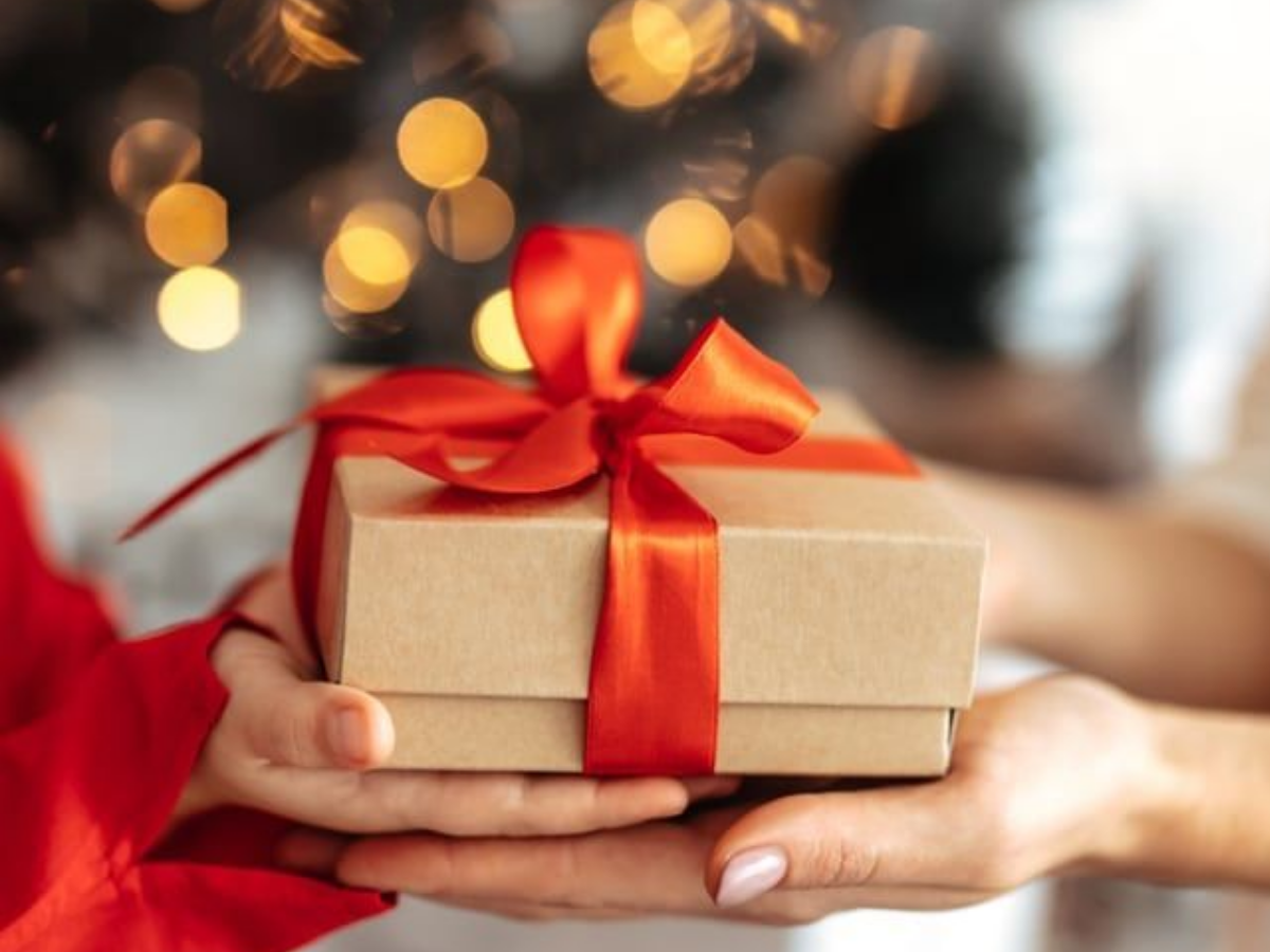 What to gift your sisters on Bhai Dooj 2025? - Photo Gallery