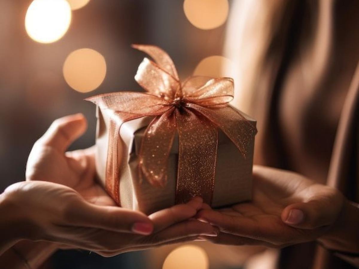 Best Modern Gift Ideas to Give to Sisters on Bhai Dooj 2025 - Photo Gallery