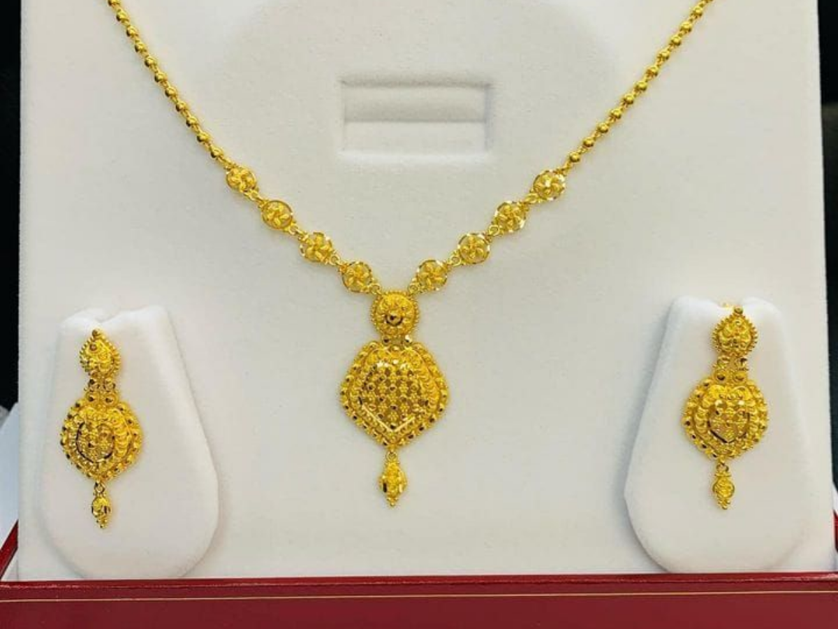 Gift your sisters new design gold chains and rings on Bhai Dooj. - Photo Gallery