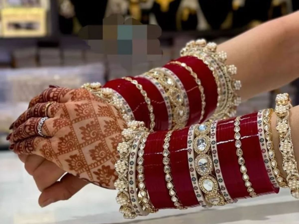 Karva Chauth 2025: इस करवाचौथ पर हाथों की शोभा बढ़ाए इन सुंदर चूड़ा डिजाइंस के साथ जो लगायेंगे आपके श्रृंगार में चार चाँद - Photo Gallery