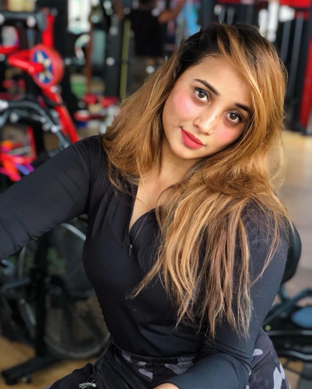 ब्रेस्ट साइज़ पूछा, गंदे तरीके से छूने लगा-जब भोजपुरी एक्ट्रेस संग साजिद खान ने की अश्लीलता, ऐसे खुली पोल