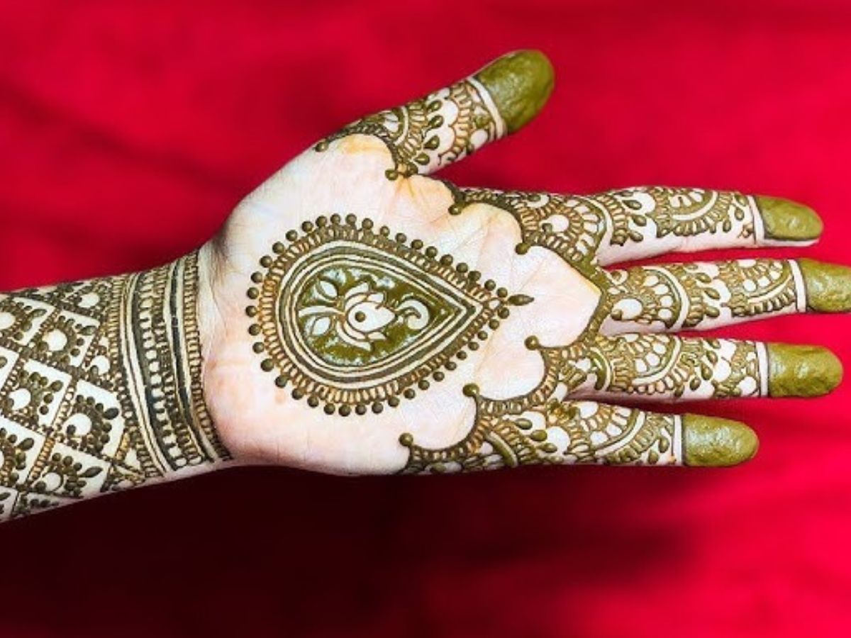 10 मिनट में लग जाएंगे ये Easy Mehndi Designs, करवाचौथ पर हाथों की रंगत देख पिया भी होंगे खुश! - Photo Gallery