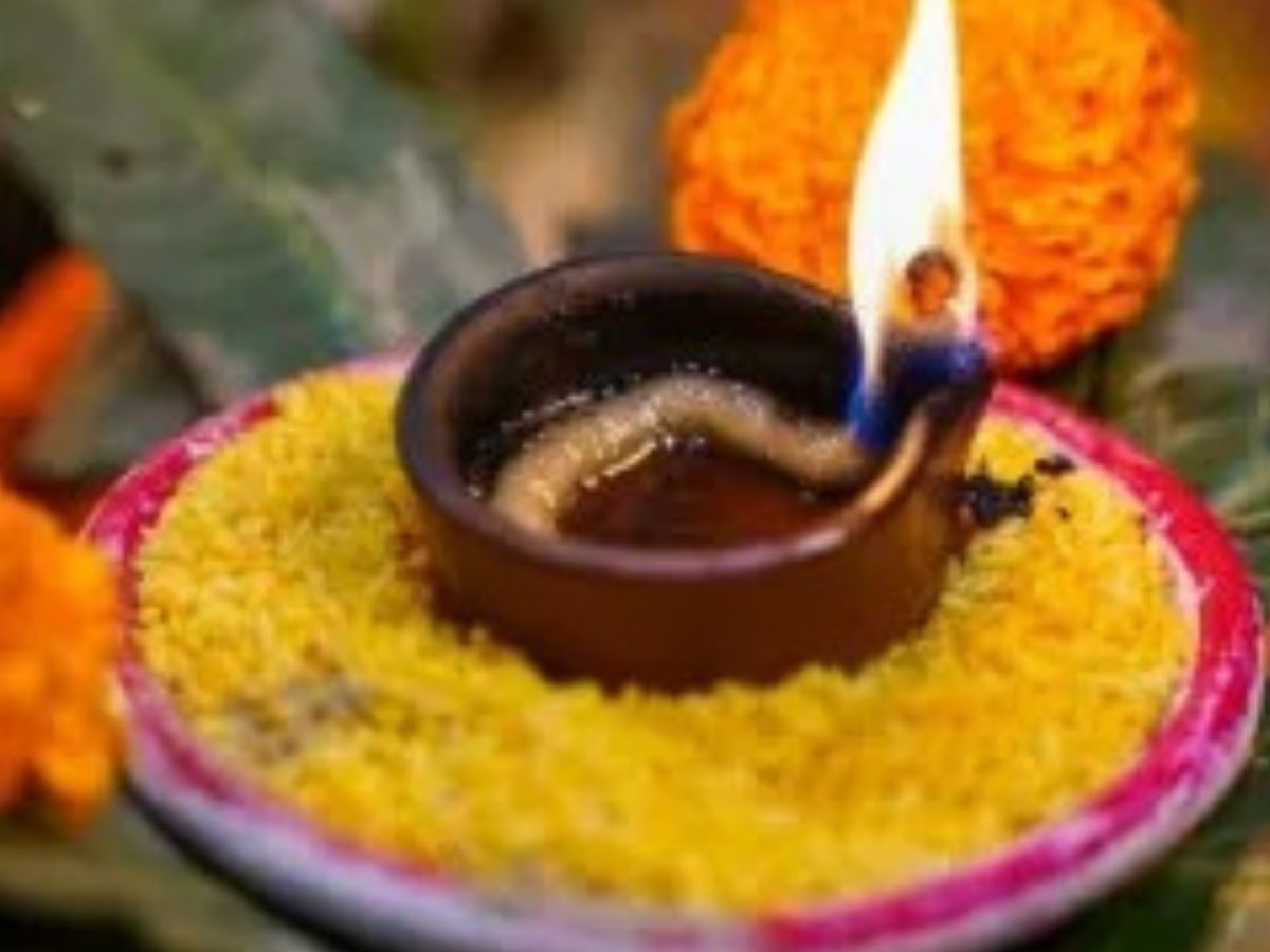 Sharad Purnima 2025: शरद पूर्णिमा पर तुलसी की पूजा के साथ करें ये उपाय, मां लक्ष्मी की बरसेगी कृपा - Photo Gallery