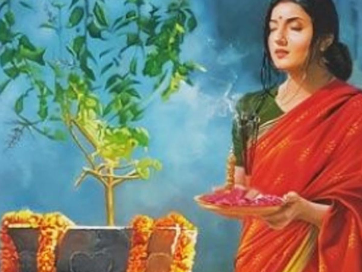 Sharad Purnima 2025: शरद पूर्णिमा पर तुलसी की पूजा के साथ करें ये उपाय, मां लक्ष्मी की बरसेगी कृपा - Photo Gallery