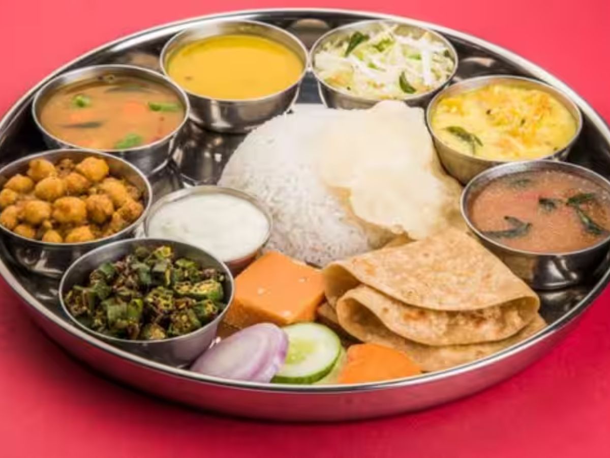 Karwa Chauth 2025: पूरा दिन व्रत करने के बाद भूलकर भी न खाएं ये चीजें, सेहत हो जाएगी खराब! - Photo Gallery