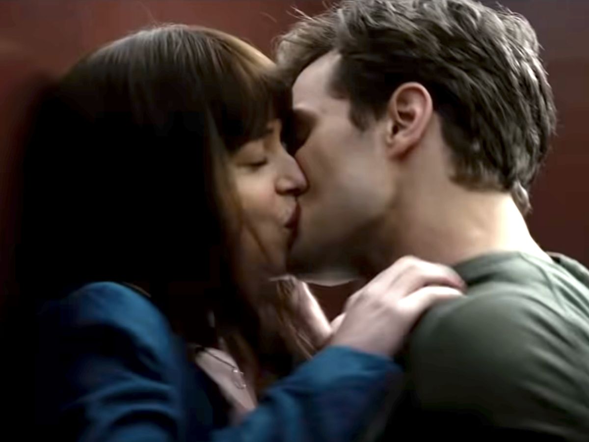 Netflix पर होगा आज धमाका! 1 अक्टूबर को होगी ये 18+ बोल्ड और हॉरो फिल्में रिलीज़ जिन्हें भूलकर भी परिवार वालो के साथ ना देखे - Photo Gallery