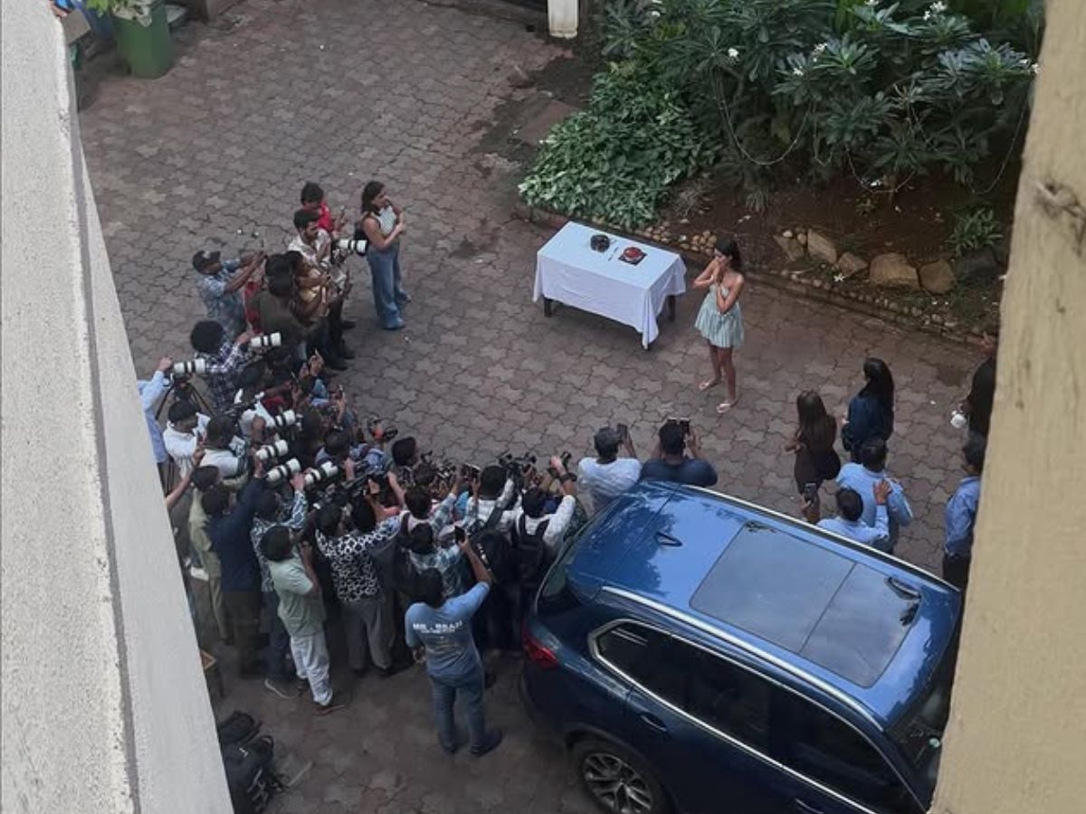 Ananya Pandey का जन्मदिन बना ग्लैमरस नाइट, स्टार किड्स की दोस्ती की मिसाल दिखी - Photo Gallery