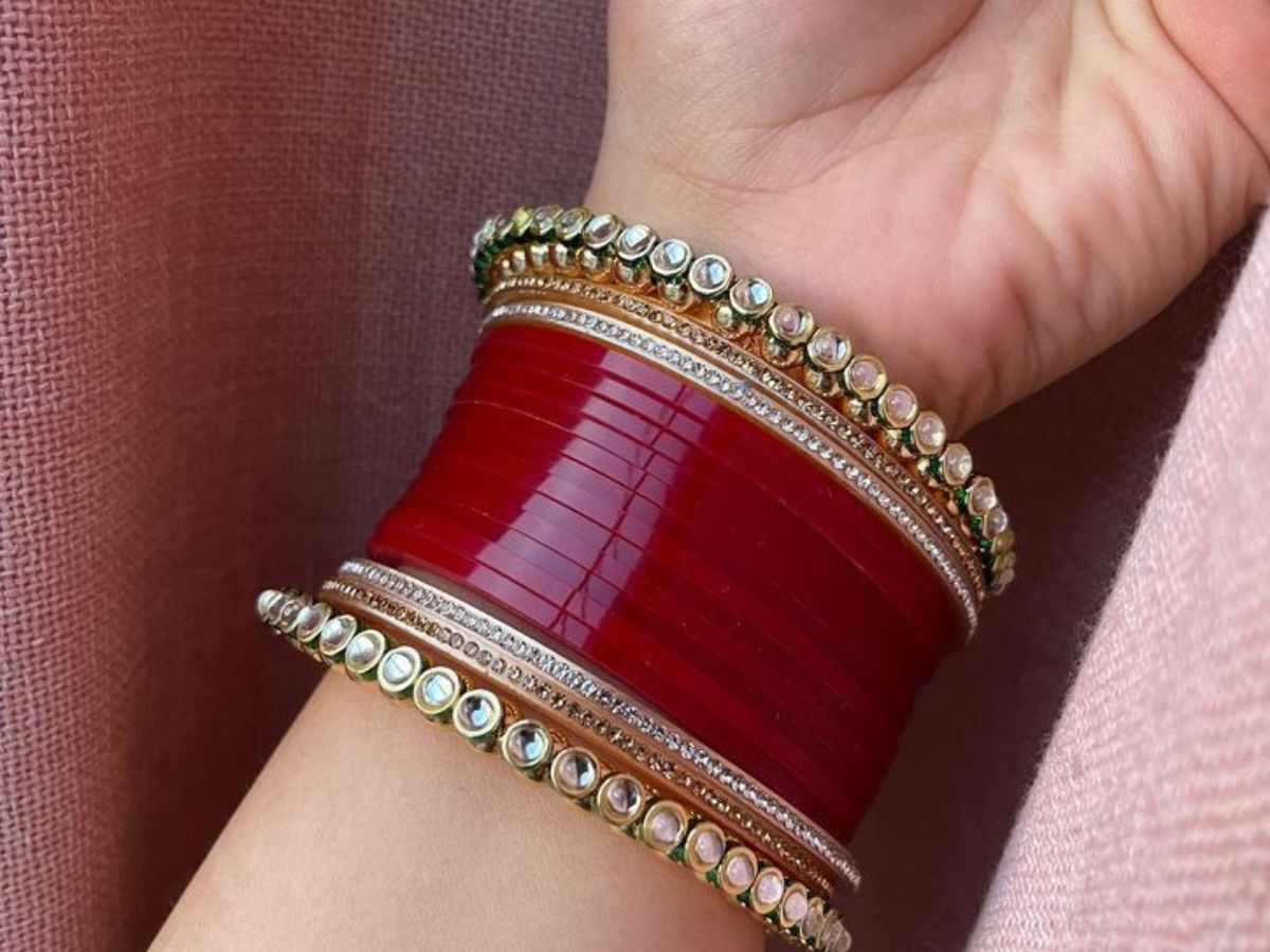 Karva Chauth 2025: इस करवाचौथ पर हाथों की शोभा बढ़ाए इन सुंदर चूड़ा डिजाइंस के साथ जो लगायेंगे आपके श्रृंगार में चार चाँद - Photo Gallery