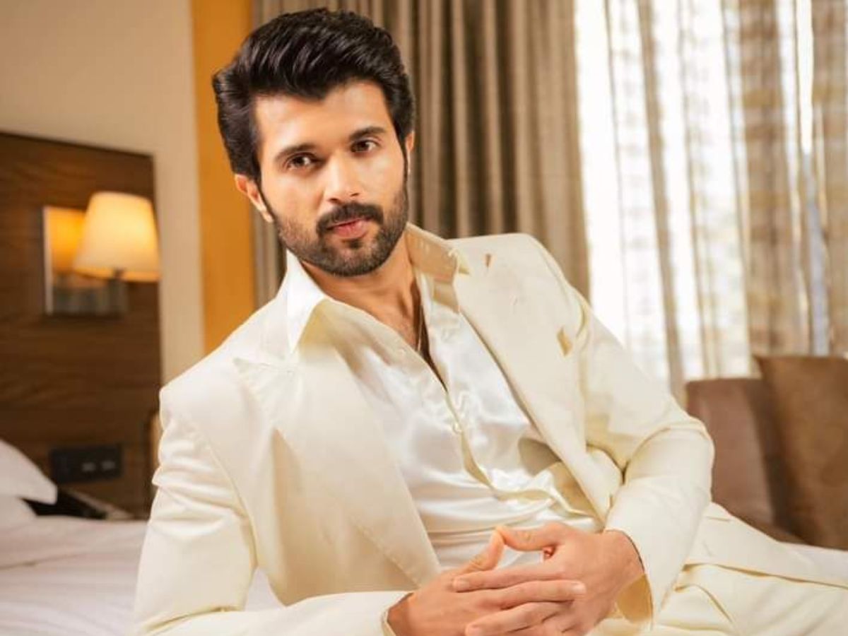 लंबे समय की अफवाहें हुई सच: Rashmika Madanna और Vijay Devarakonda की हुई सगाई! शादी होगी फ़रवरी 2026 में? फैन्स को है बेसब्री से इंतज़ार - Photo Gallery