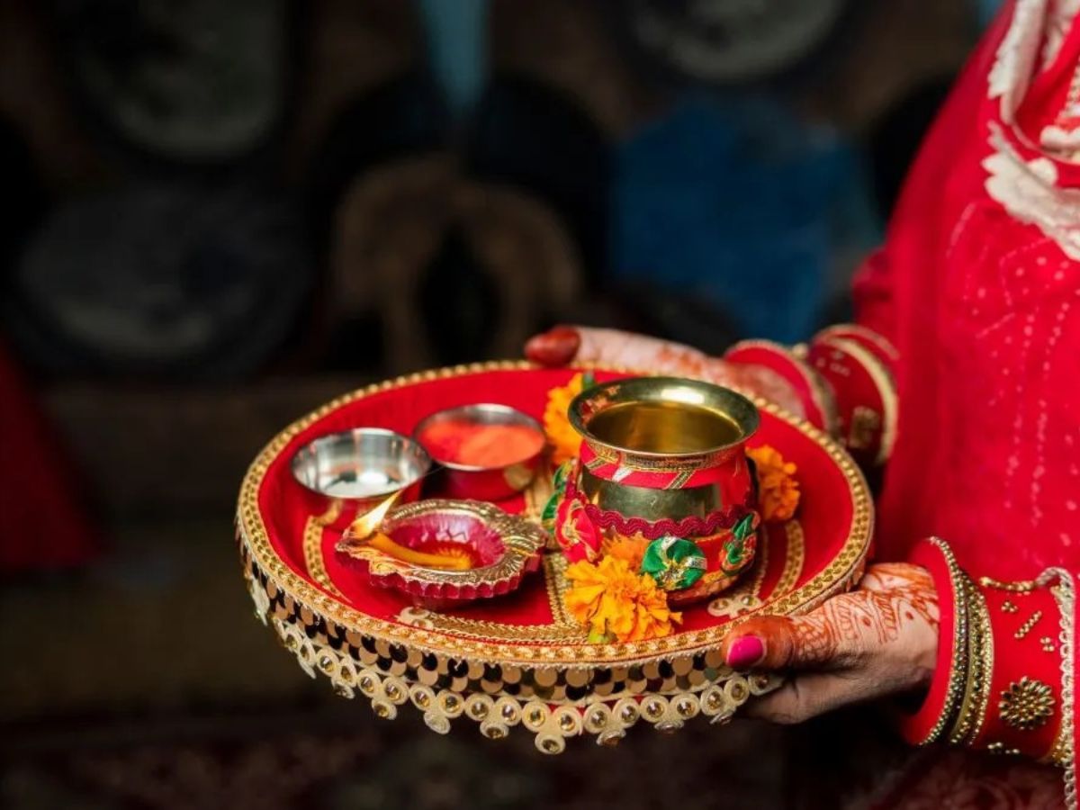 Karwa Chauth 2025: करवाचौथ का व्रत पति की उम्र लंबी करता है? जान लें क्या है इसपर प्रेमानंद जी का कहना - Photo Gallery