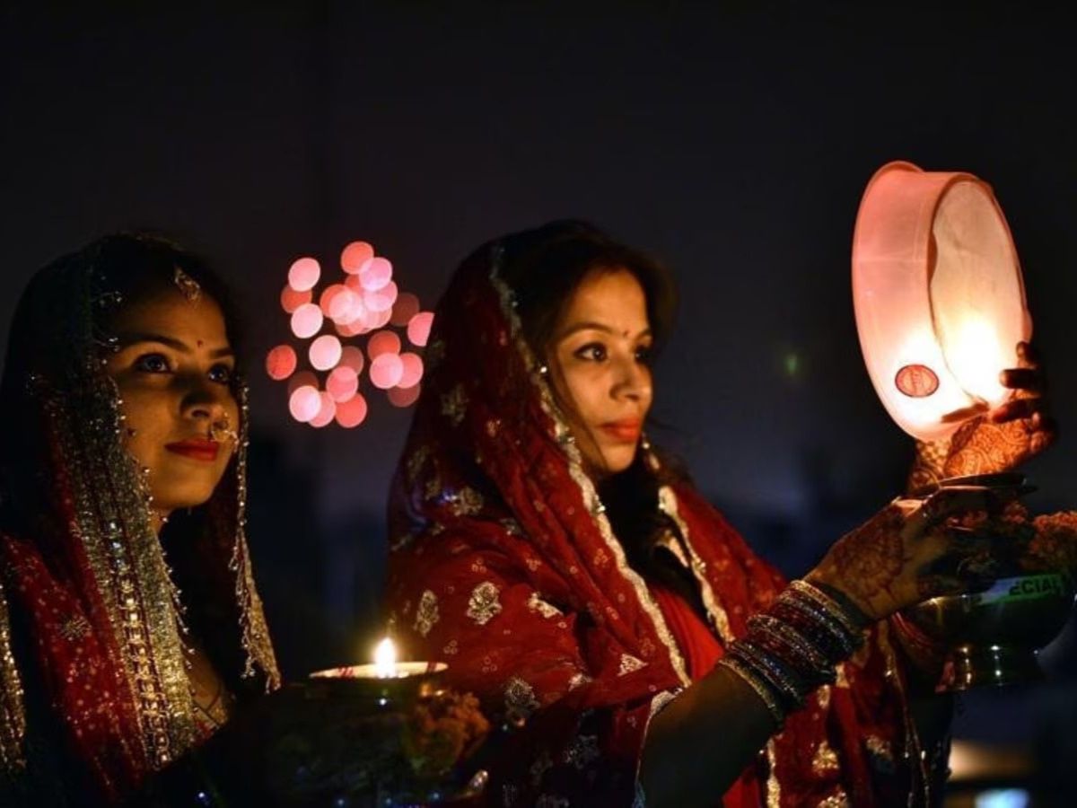 Karwa Chauth 2025: करवाचौथ का व्रत पति की उम्र लंबी करता है? जान लें क्या है इसपर प्रेमानंद जी का कहना - Photo Gallery