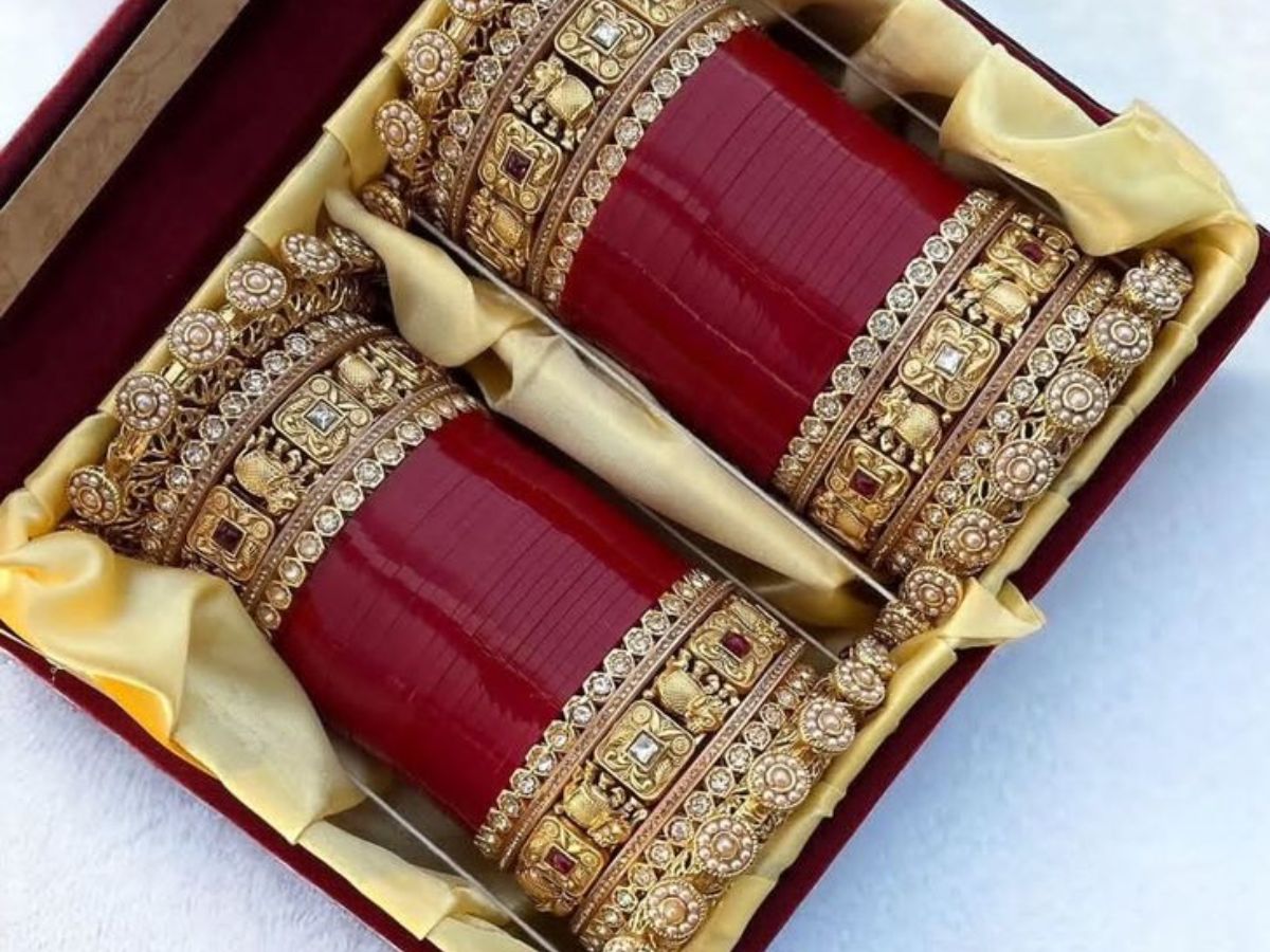 Karva Chauth 2025: इस करवाचौथ पर हाथों की शोभा बढ़ाए इन सुंदर चूड़ा डिजाइंस के साथ जो लगायेंगे आपके श्रृंगार में चार चाँद - Photo Gallery