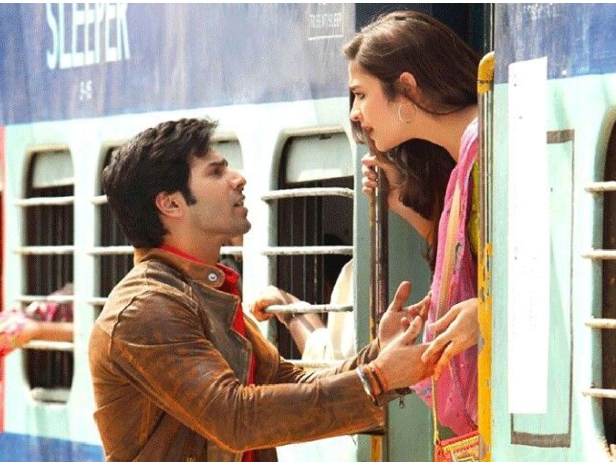 Sunny Sanskari Ki Tulsi Kumari देखने से पहले देखे बॉलीवुड की ये सुपरहिट रोमांटिक कॉमेडी फिल्में, जहाँ मिलेगा आपको प्यार और मस्ती का बेस्ट कलेक्शन - Photo Gallery