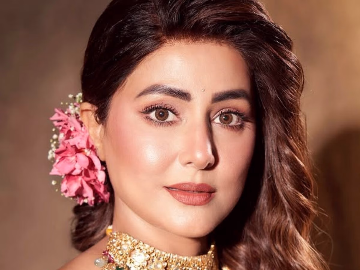 ‘परम सुंदरी’ बन हिना खान ने दिखाया हुस्न का जलवा, लहंगा पहन अपनी अदाओं से लोगों को किया घायल; देखें फोटोज - Photo Gallery