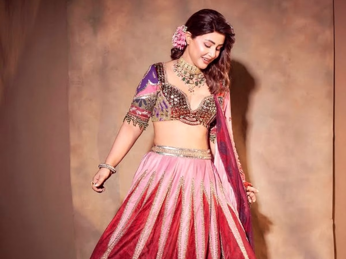 ‘परम सुंदरी’ बन हिना खान ने दिखाया हुस्न का जलवा, लहंगा पहन अपनी अदाओं से लोगों को किया घायल; देखें फोटोज - Photo Gallery