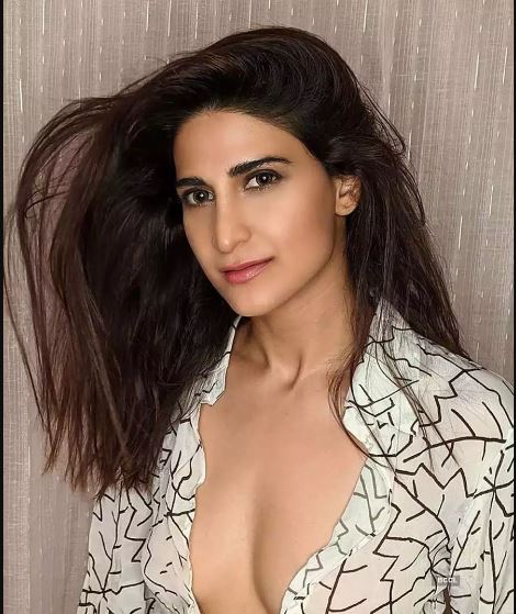 AahanaKumra 1