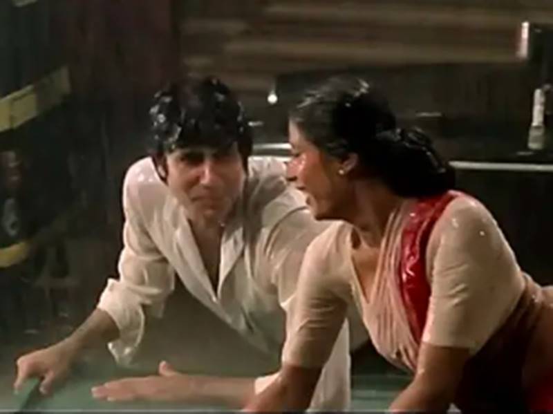 अमिताभ बच्चन के साथ रेन डांस करने में छूट गए थे एक्ट्रेस के पसीने, इस वजह से किया था इंकार