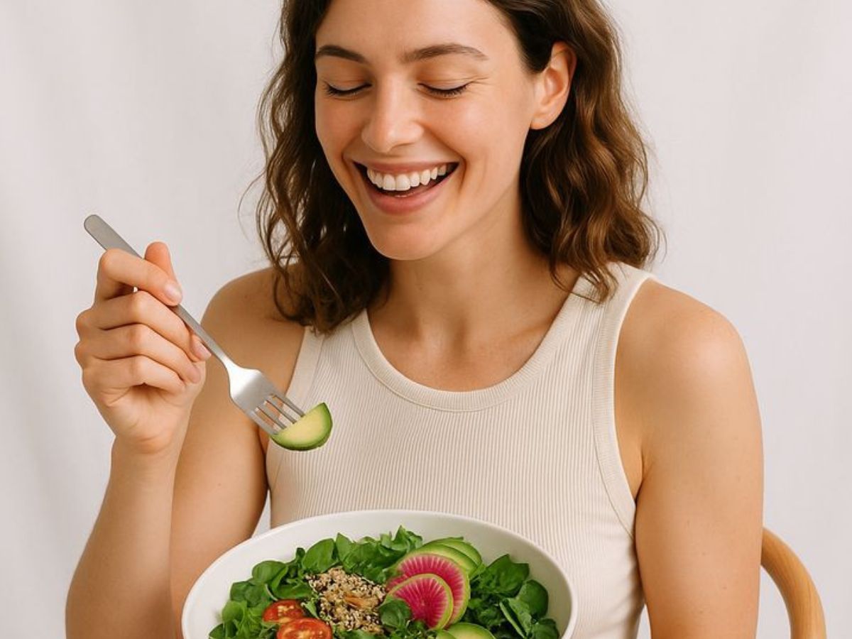 फोन चलते-चलते आंखें बोझिल हो गई है ? तो ये नेचुरल ट्रिक्स सिर्फ आपके लिए है जो बदल देंगी आपकी नजर! - Photo Gallery