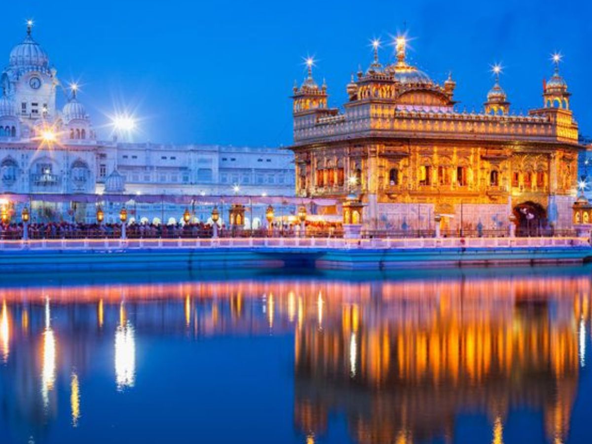 छुट्टियों में घूमने का प्लान बना रहे हैं? ये 8 जगहें मिस न करें, जो आपके हर पल को बना देगा खूबसूरत - Photo Gallery