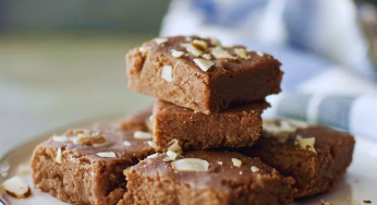 Diwali 2025 Sweets : बाजार की मिठाइयों को कहें अलविदा! घर पर बनाएं ये खास चॉकलेट बर्फी, बनाना है बेहद आसान