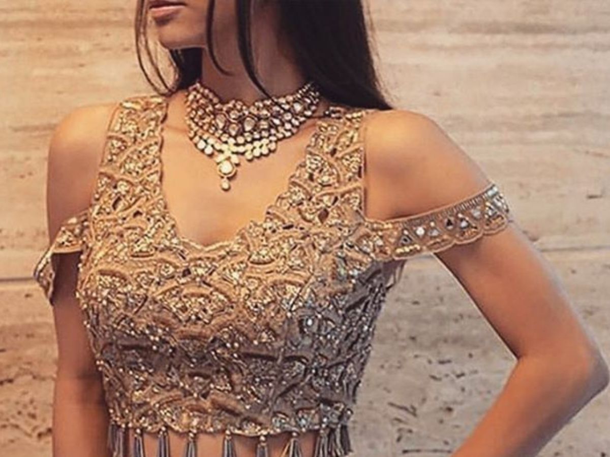 Chhath Puja 2025: साड़ी पहनें नए अंदाज में, छठ पूजा के लिए ये मॉडर्न ब्लाउज डिजाइन हैं बेस्ट - Photo Gallery