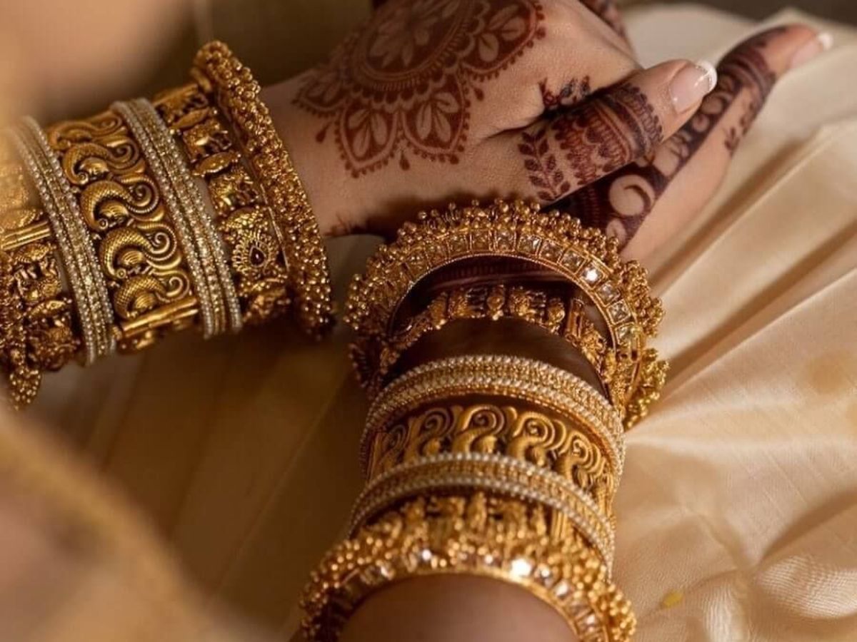 सोने के शौकीनों के लिए शॉकिंग खबर! जानिए वो 7 देश जहां भारत से भी सस्ता मिलता है गोल्ड - Photo Gallery