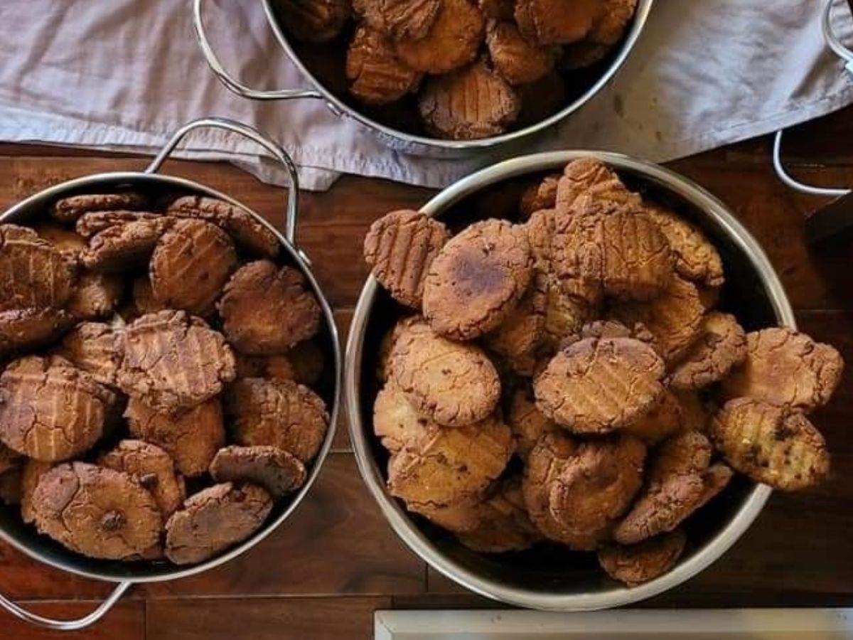 छठ पूजा 2025: घर पर बनाएं कुरकुरा ठेकुआ, जानें स्टेप-बाय-स्टेप रेसिपी - Photo Gallery